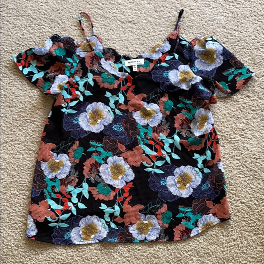 Cold shoulder top